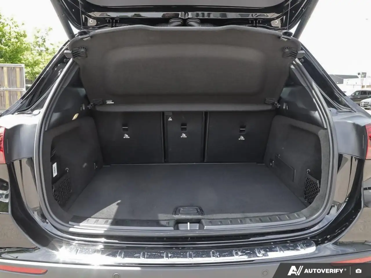Mercedes-Benz GLA снимка Mercedes-Benz GLA