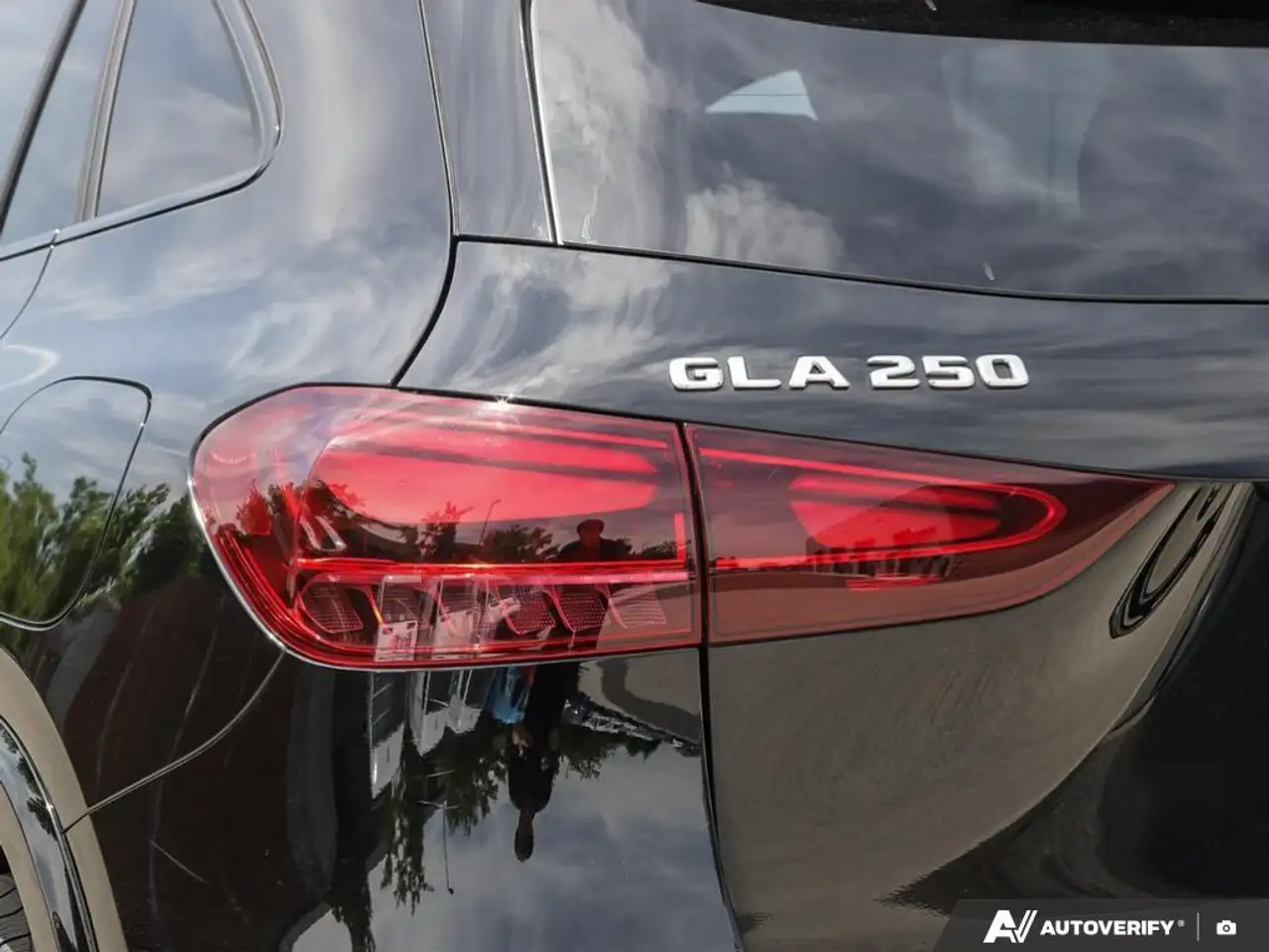 Mercedes-Benz GLA снимка Mercedes-Benz GLA