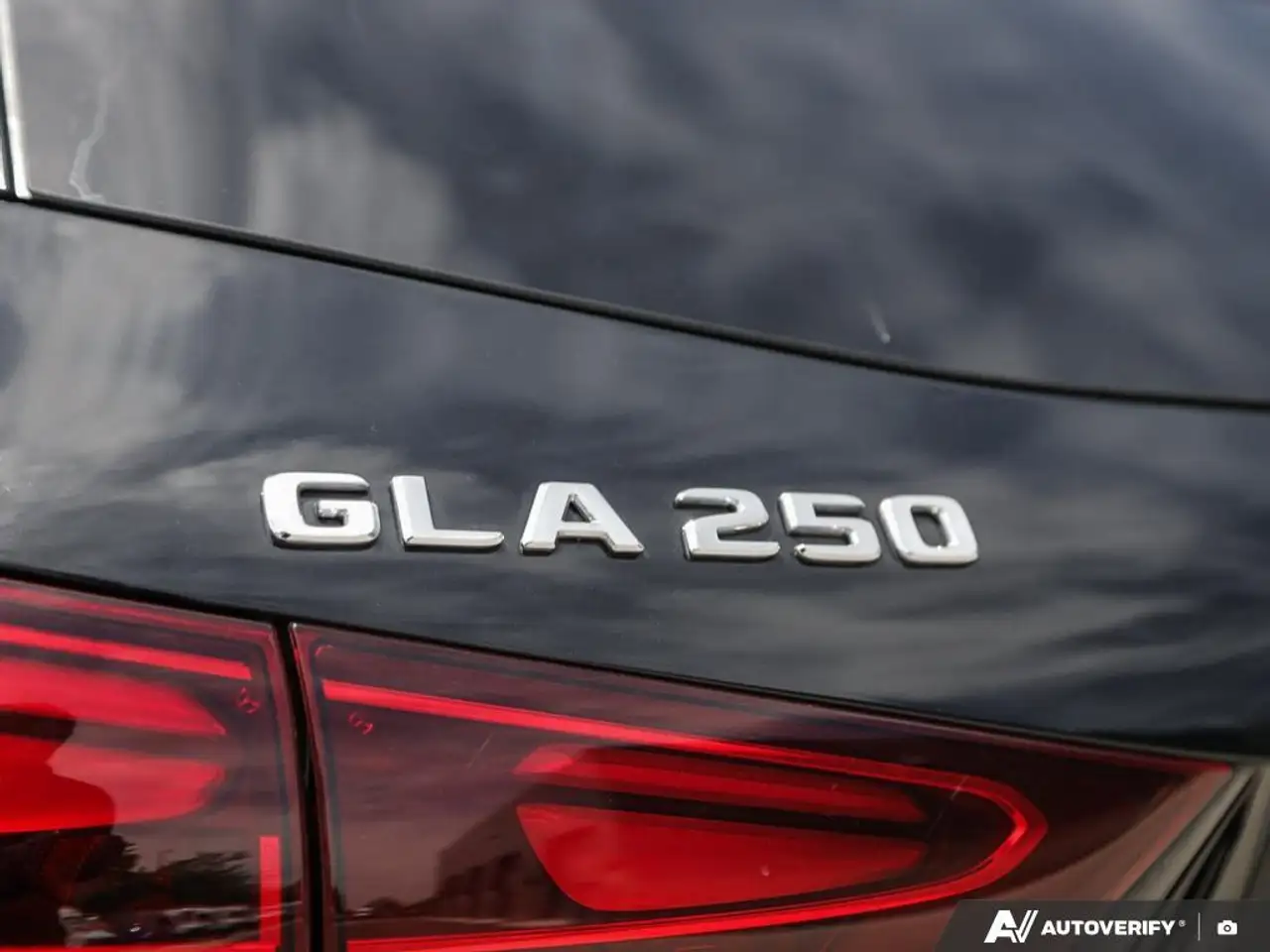 Mercedes-Benz GLA снимка Mercedes-Benz GLA