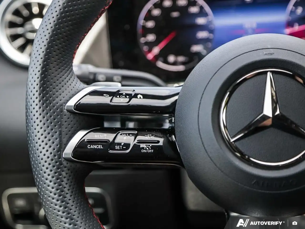 Mercedes-Benz GLA снимка Mercedes-Benz GLA
