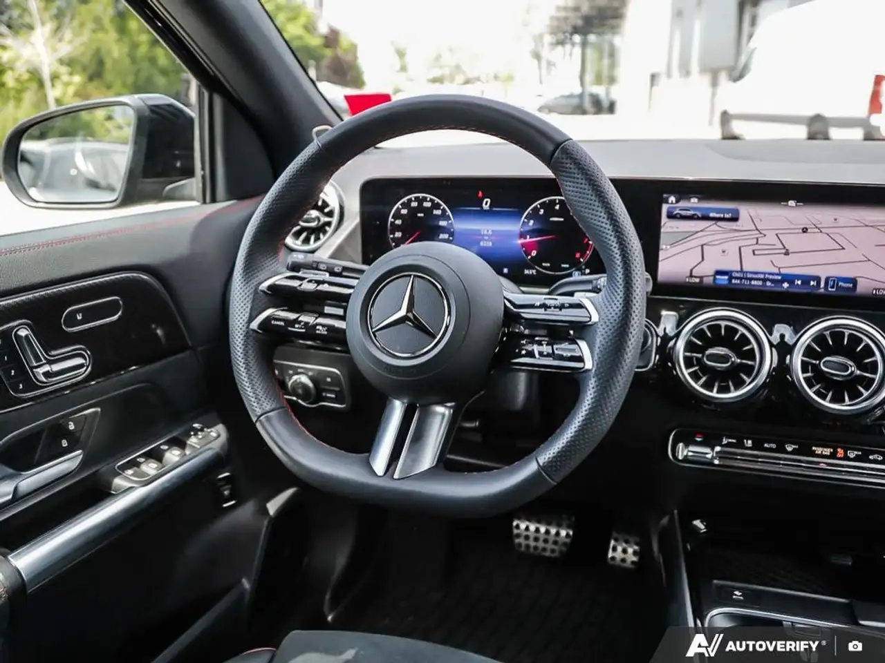 Mercedes-Benz GLA снимка Mercedes-Benz GLA