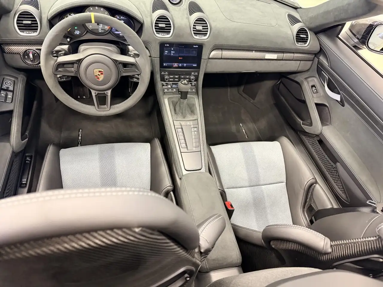Porsche 718 Spyder снимка Porsche 718 Spyder
