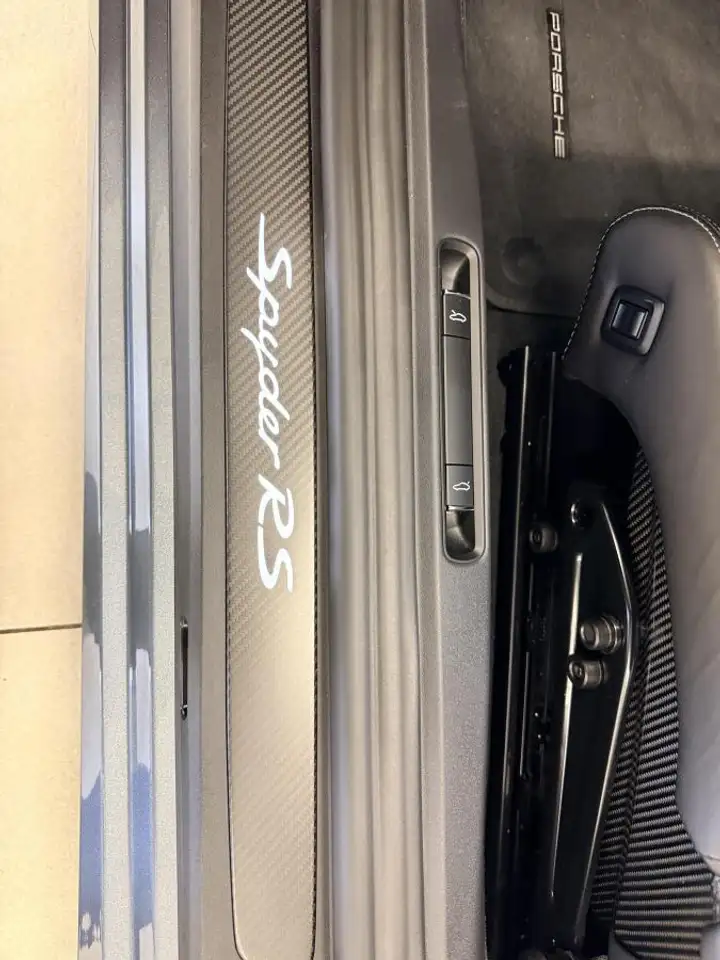 Porsche 718 Spyder снимка Porsche 718 Spyder