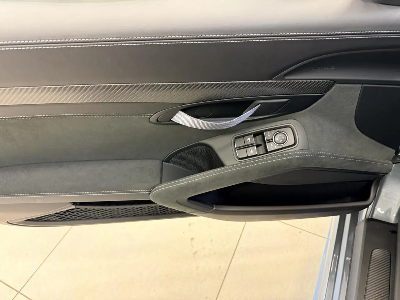 Porsche 718 Spyder снимка Porsche 718 Spyder