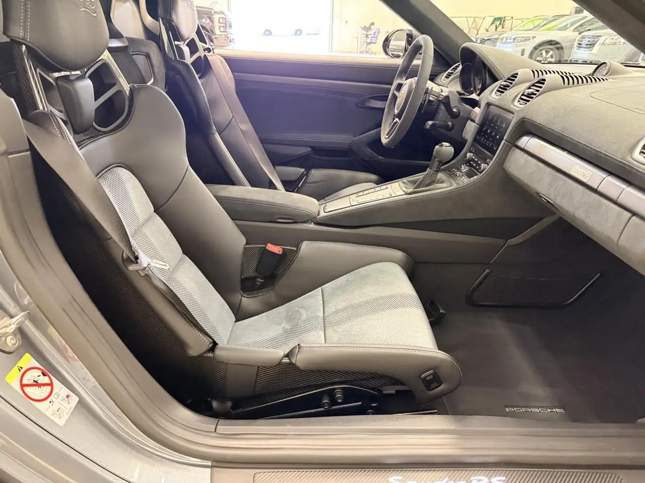Porsche 718 Spyder снимка Porsche 718 Spyder