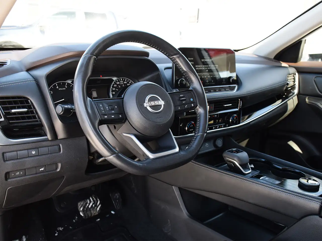 Nissan Rogue снимка Nissan Rogue