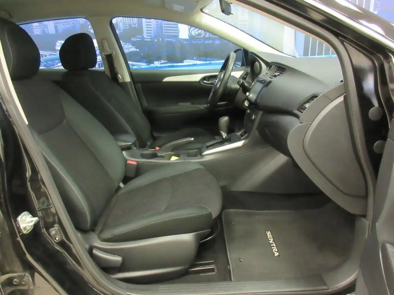 Nissan Sentra снимка Nissan Sentra