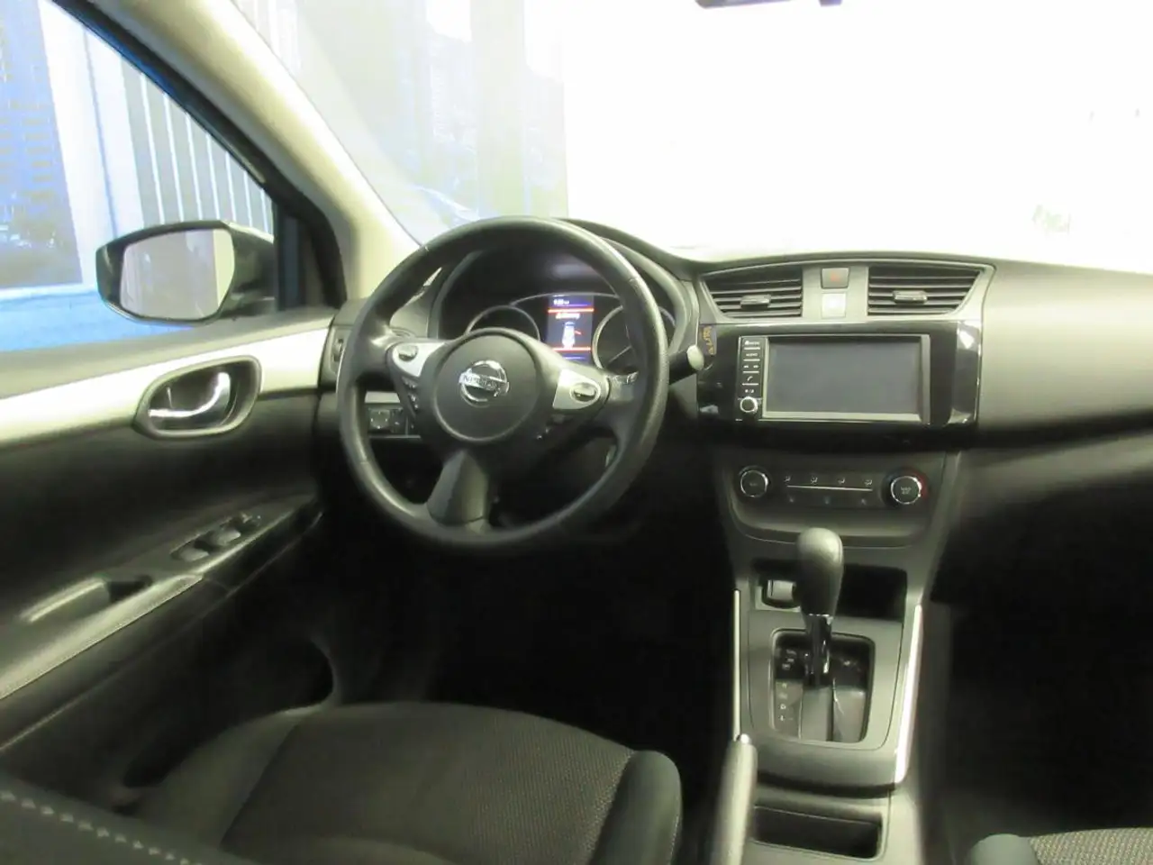 Nissan Sentra снимка Nissan Sentra