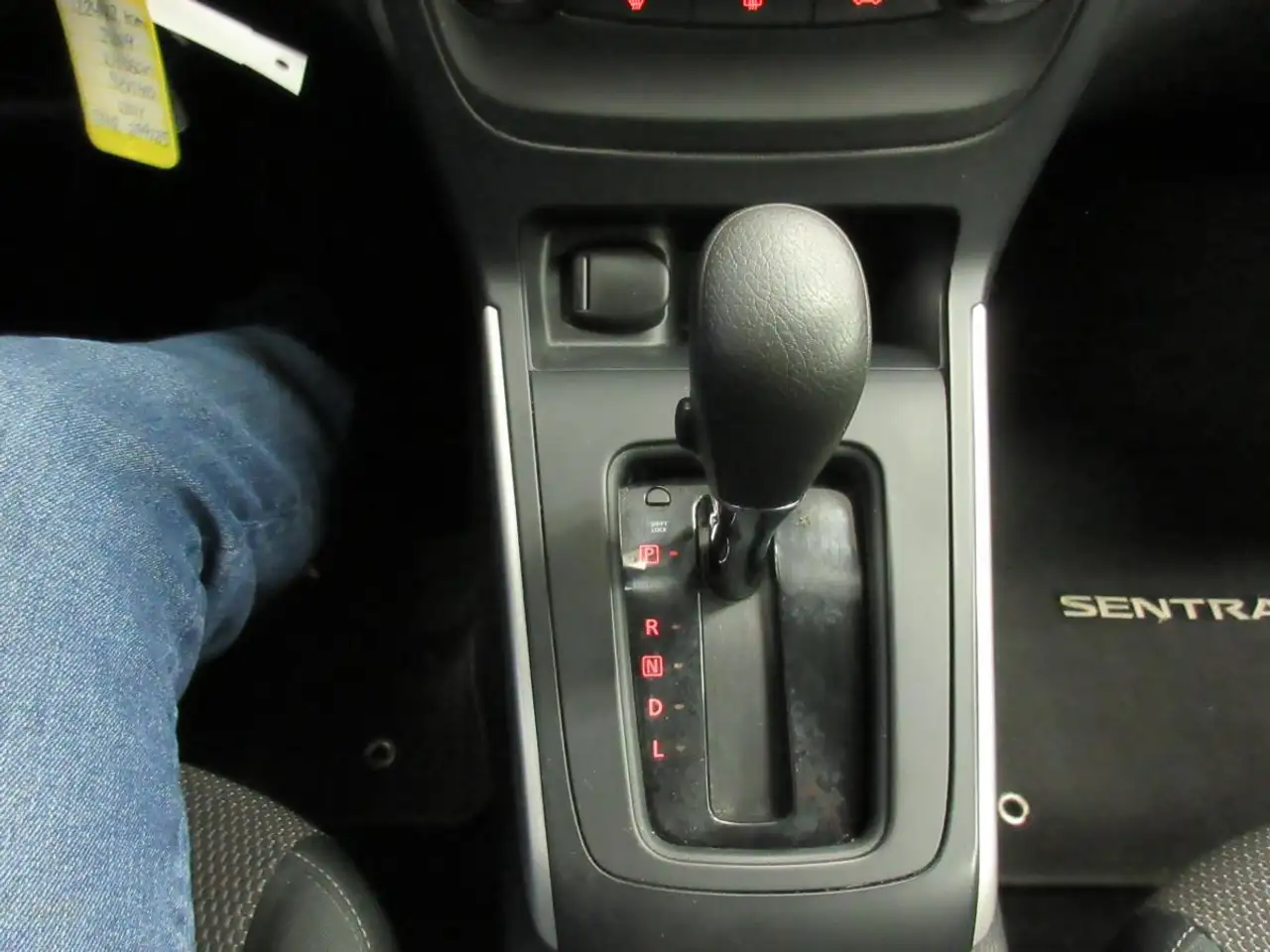 Nissan Sentra снимка Nissan Sentra