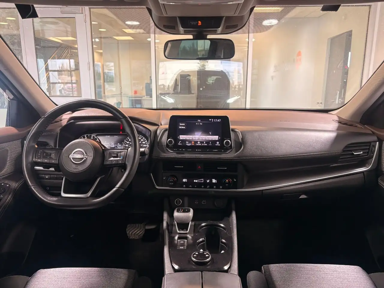 Nissan Rogue снимка Nissan Rogue