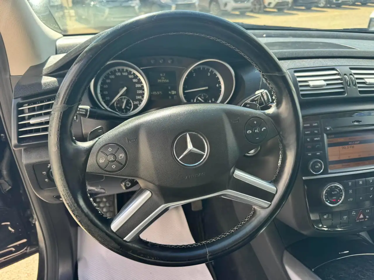 Mercedes-Benz R-Class снимка Mercedes-Benz R-Class