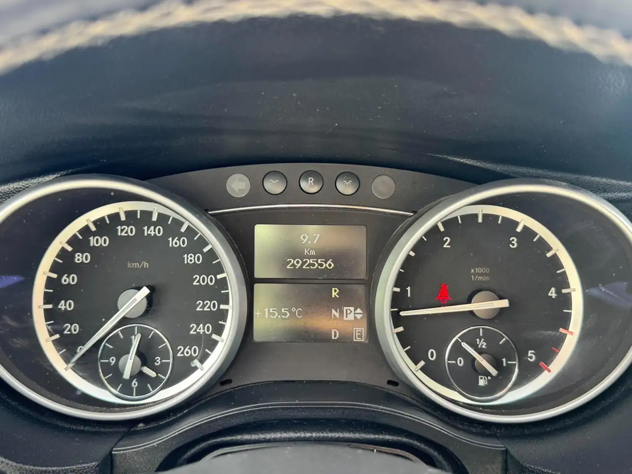 Mercedes-Benz R-Class снимка Mercedes-Benz R-Class