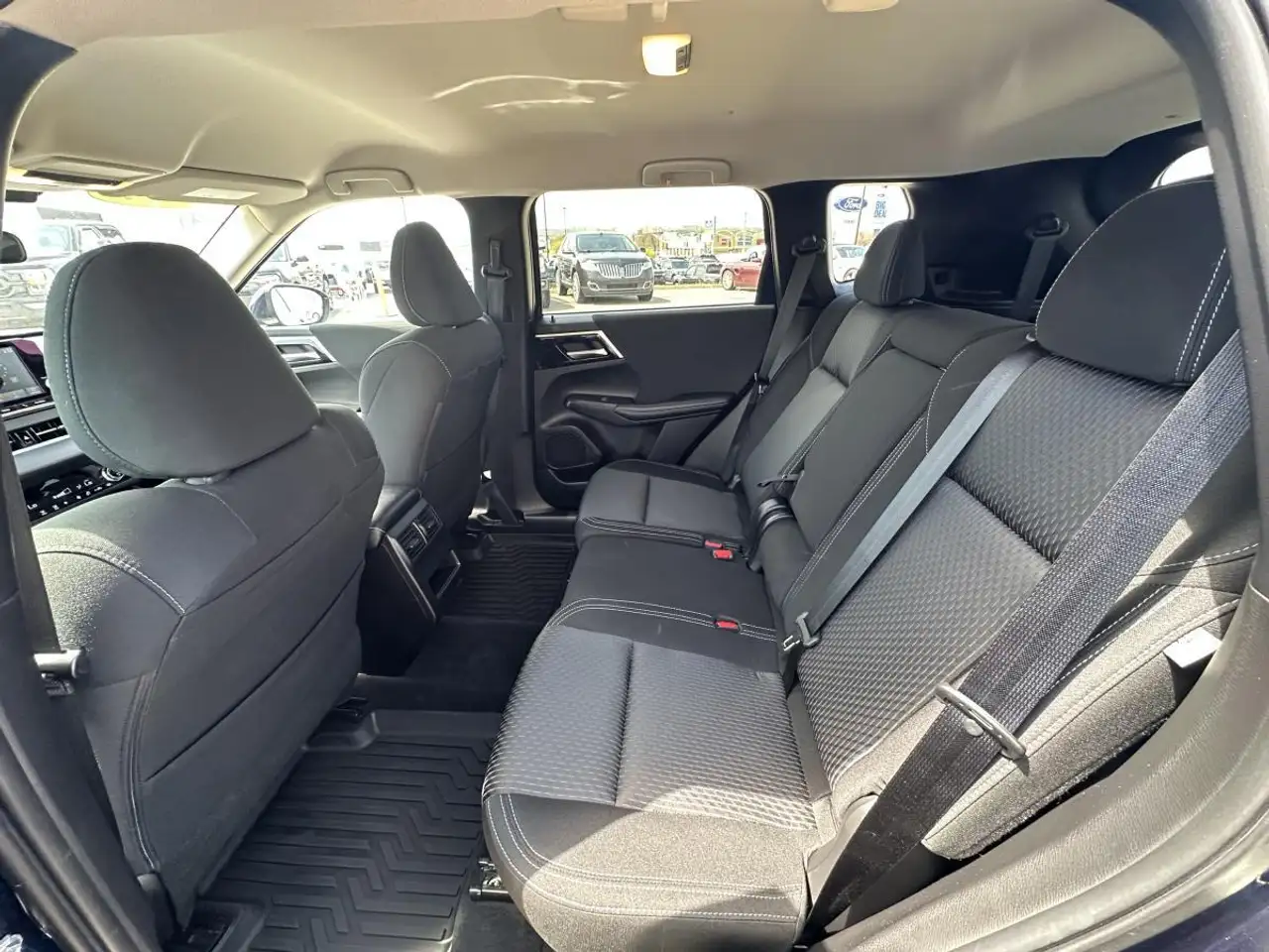 Mitsubishi Outlander снимка Mitsubishi Outlander
