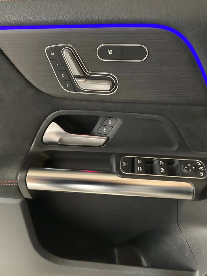 Mercedes-Benz GLA снимка Mercedes-Benz GLA