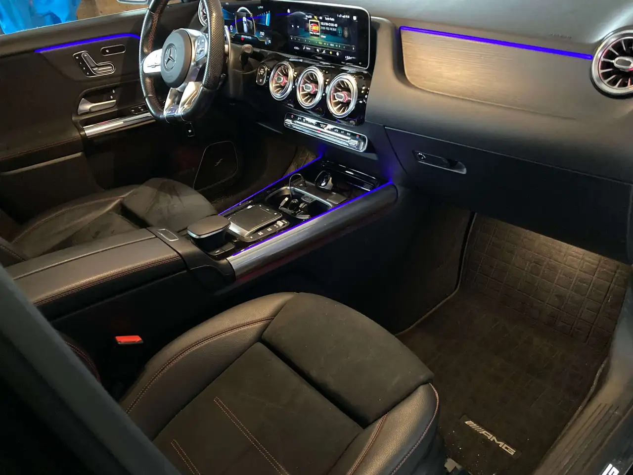 Mercedes-Benz GLA снимка Mercedes-Benz GLA