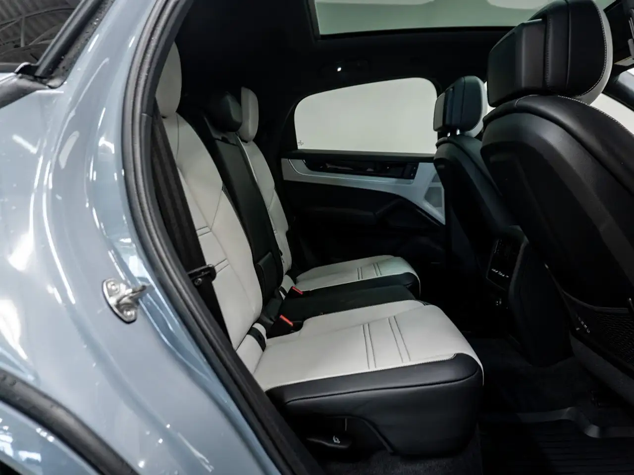 Porsche Cayenne снимка Porsche Cayenne