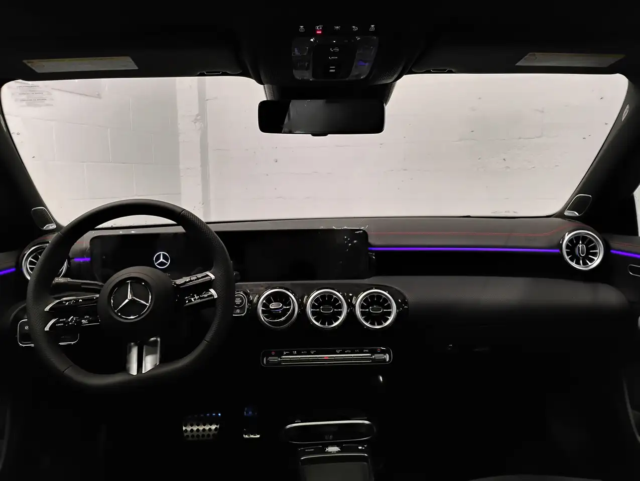 Mercedes-Benz CLA снимка Mercedes-Benz CLA