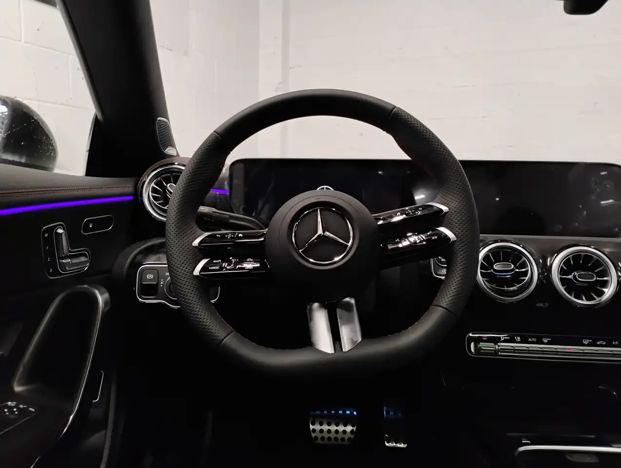 Mercedes-Benz CLA снимка Mercedes-Benz CLA