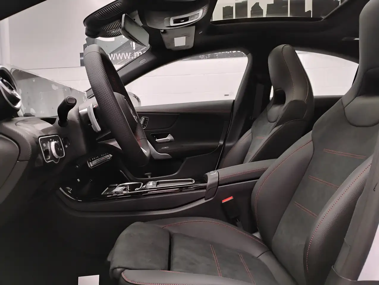 Mercedes-Benz CLA снимка Mercedes-Benz CLA