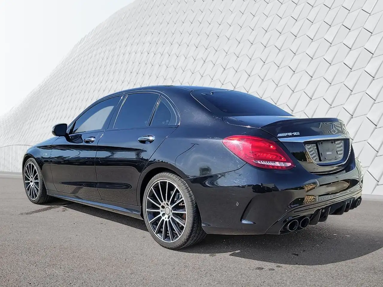 Mercedes-Benz C-Class снимка Mercedes-Benz C-Class