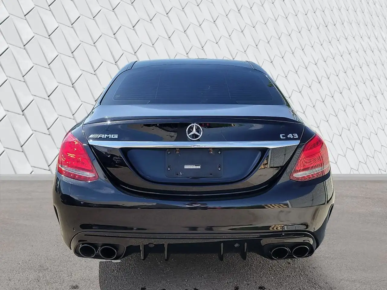 Mercedes-Benz C-Class снимка Mercedes-Benz C-Class