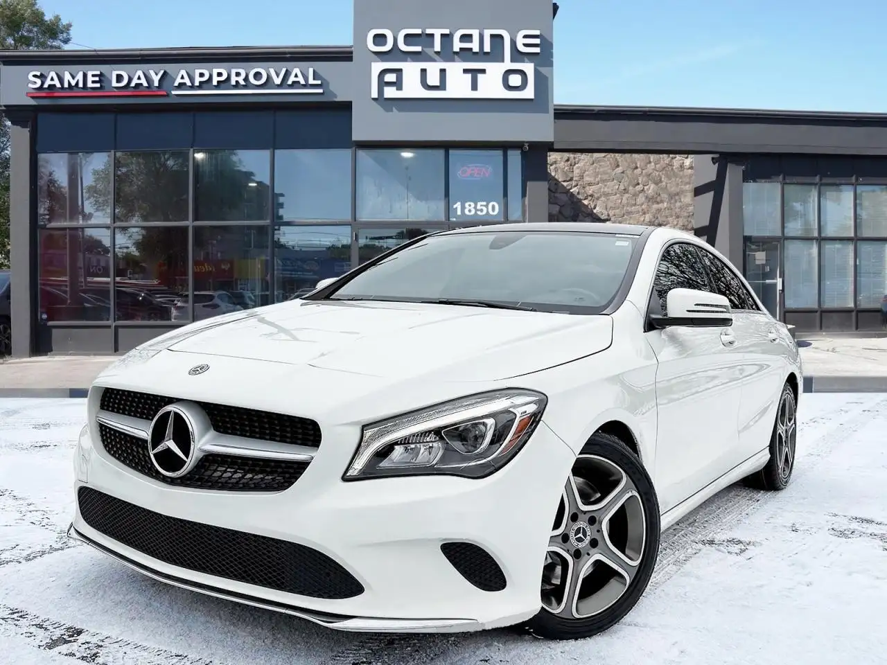 Mercedes-Benz CLA снимка Mercedes-Benz CLA