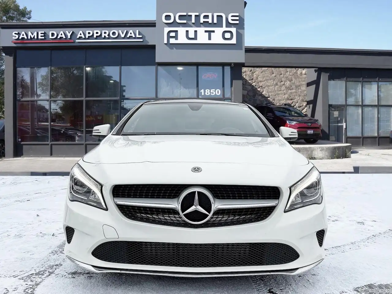 Mercedes-Benz CLA снимка Mercedes-Benz CLA