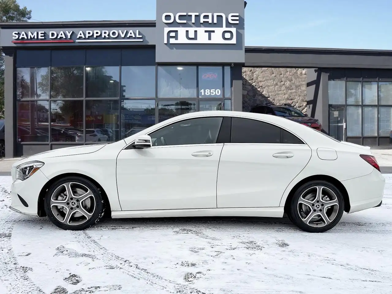 Mercedes-Benz CLA снимка Mercedes-Benz CLA