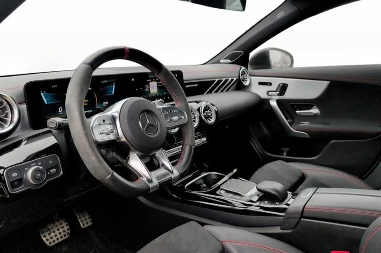 Mercedes-Benz CLA снимка Mercedes-Benz CLA