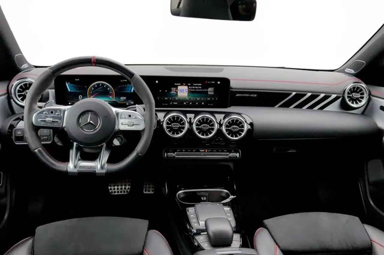 Mercedes-Benz CLA снимка Mercedes-Benz CLA
