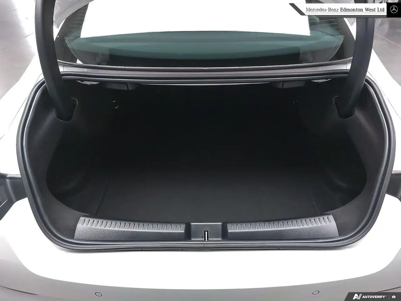 Mercedes-Benz CLA снимка Mercedes-Benz CLA