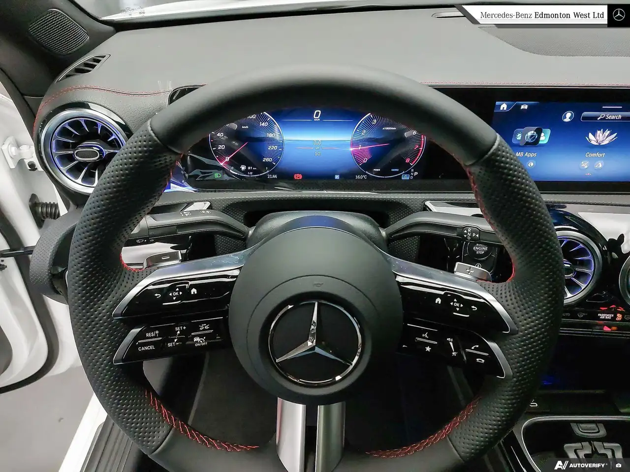 Mercedes-Benz CLA снимка Mercedes-Benz CLA