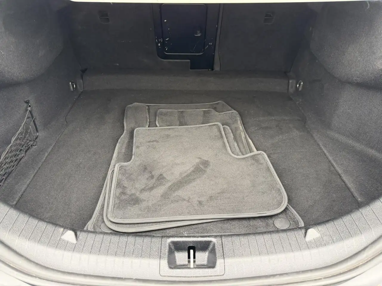 Mercedes-Benz CLA снимка Mercedes-Benz CLA
