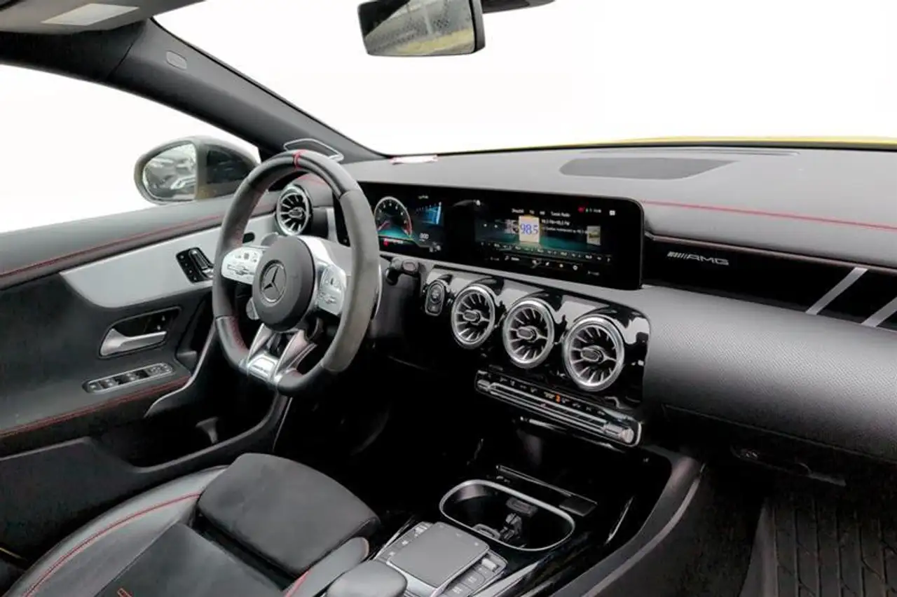 Mercedes-Benz CLA снимка Mercedes-Benz CLA