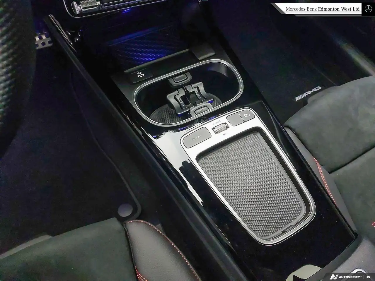 Mercedes-Benz CLA снимка Mercedes-Benz CLA