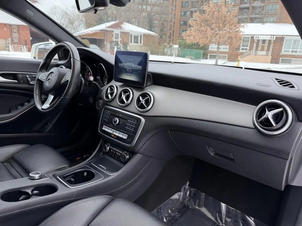 Mercedes-Benz CLA снимка Mercedes-Benz CLA