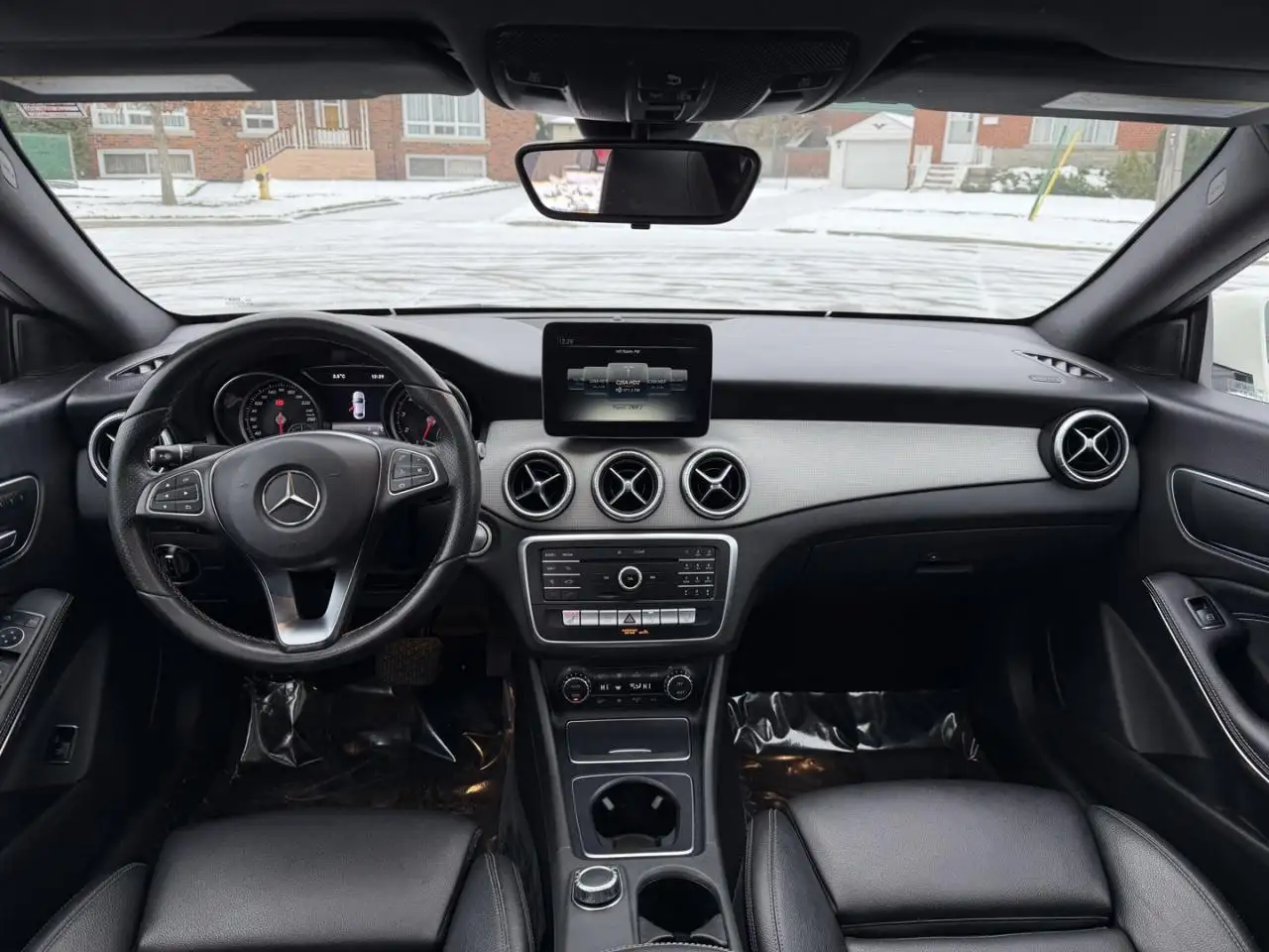 Mercedes-Benz CLA снимка Mercedes-Benz CLA