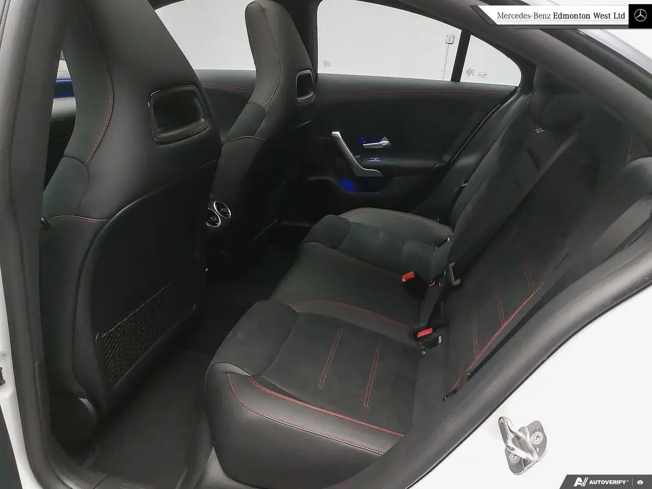 Mercedes-Benz CLA снимка Mercedes-Benz CLA