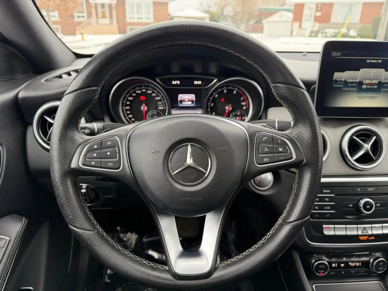 Mercedes-Benz CLA снимка Mercedes-Benz CLA