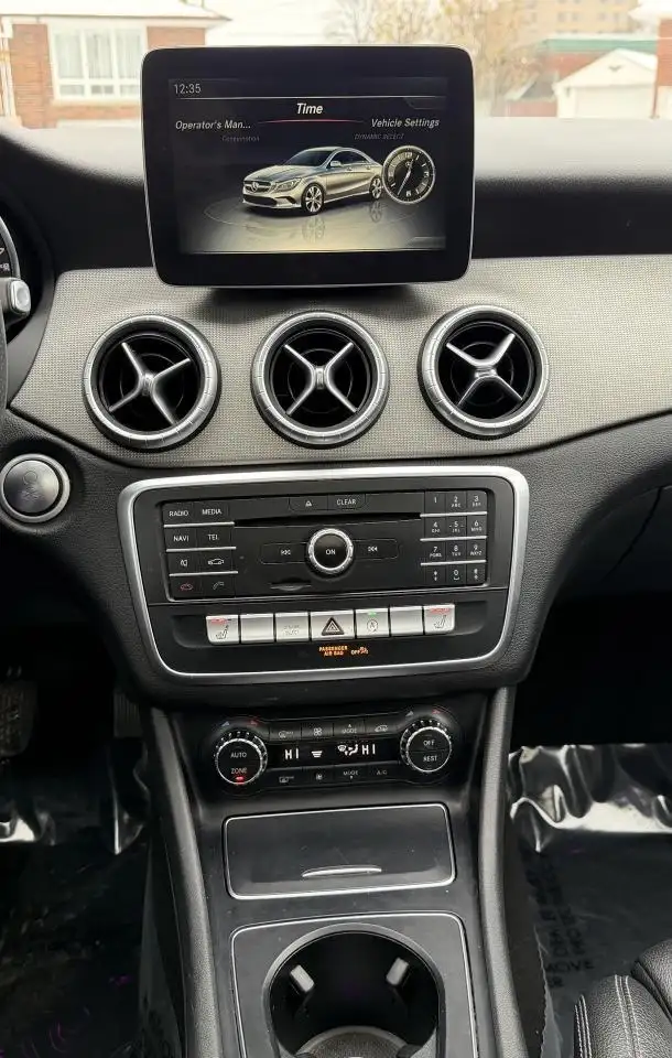 Mercedes-Benz CLA снимка Mercedes-Benz CLA