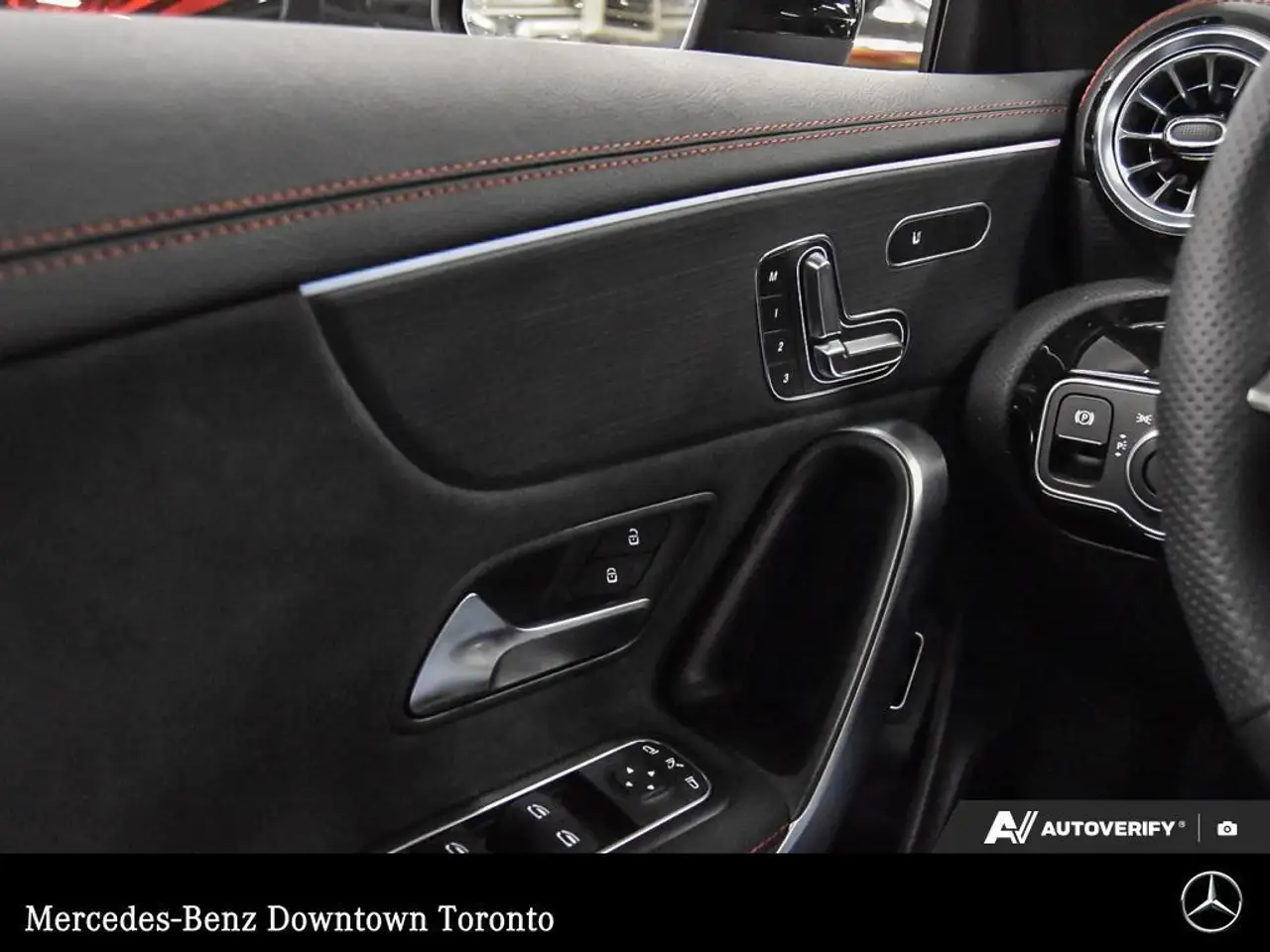 Mercedes-Benz CLA снимка Mercedes-Benz CLA