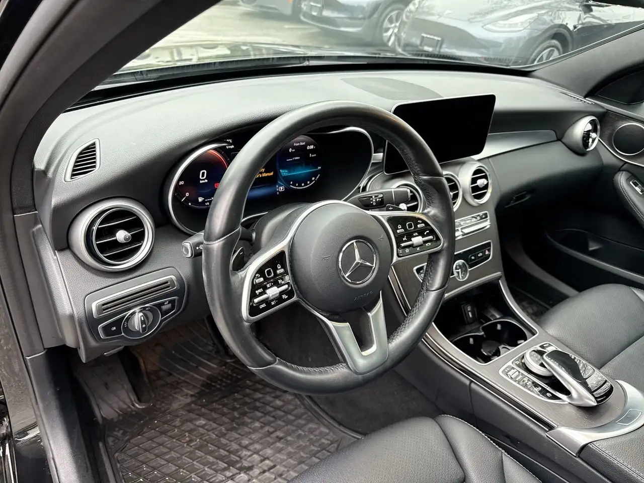Mercedes-Benz C-Class снимка Mercedes-Benz C-Class