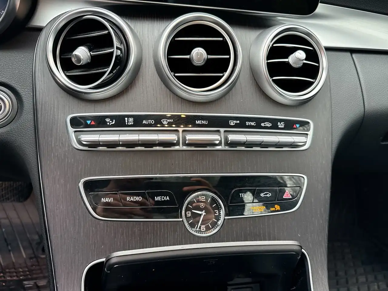 Mercedes-Benz C-Class снимка Mercedes-Benz C-Class