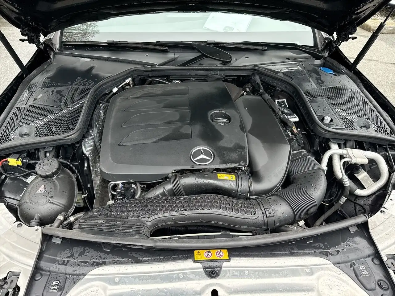Mercedes-Benz C-Class снимка Mercedes-Benz C-Class