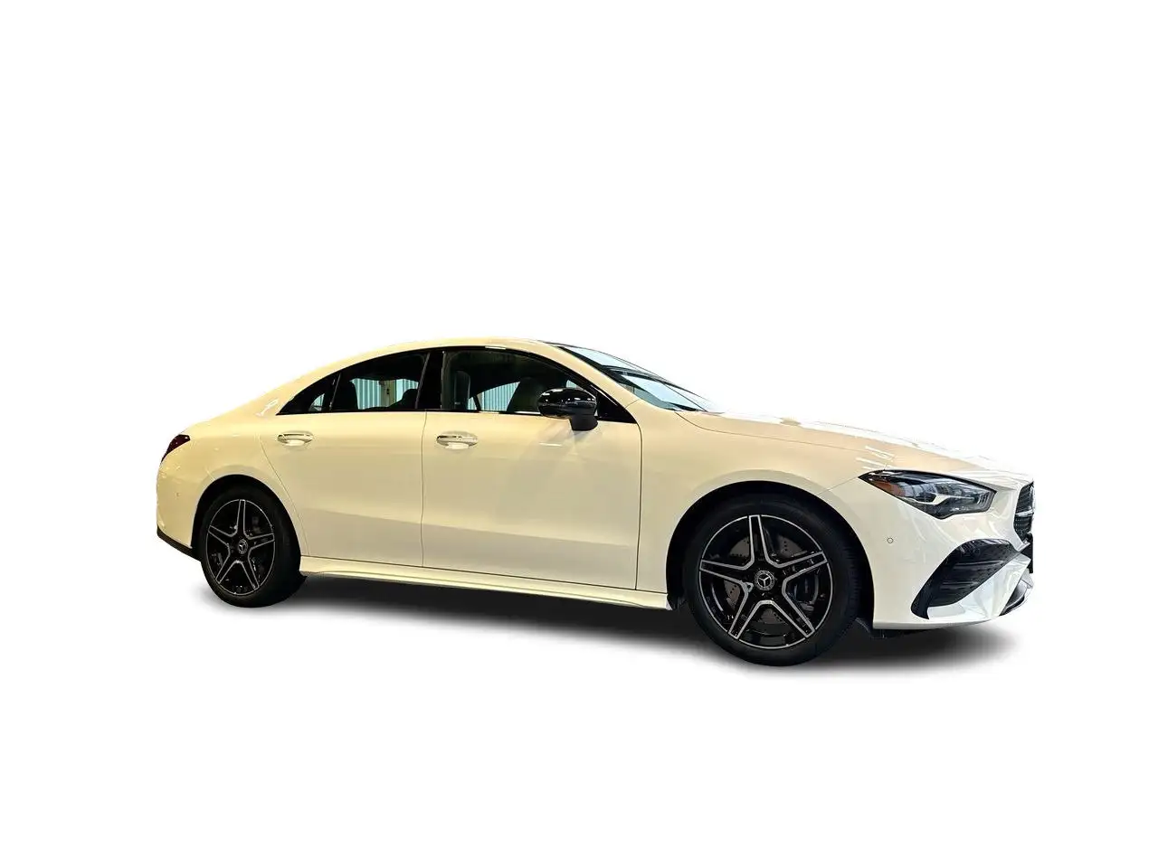 Mercedes-Benz CLA снимка Mercedes-Benz CLA