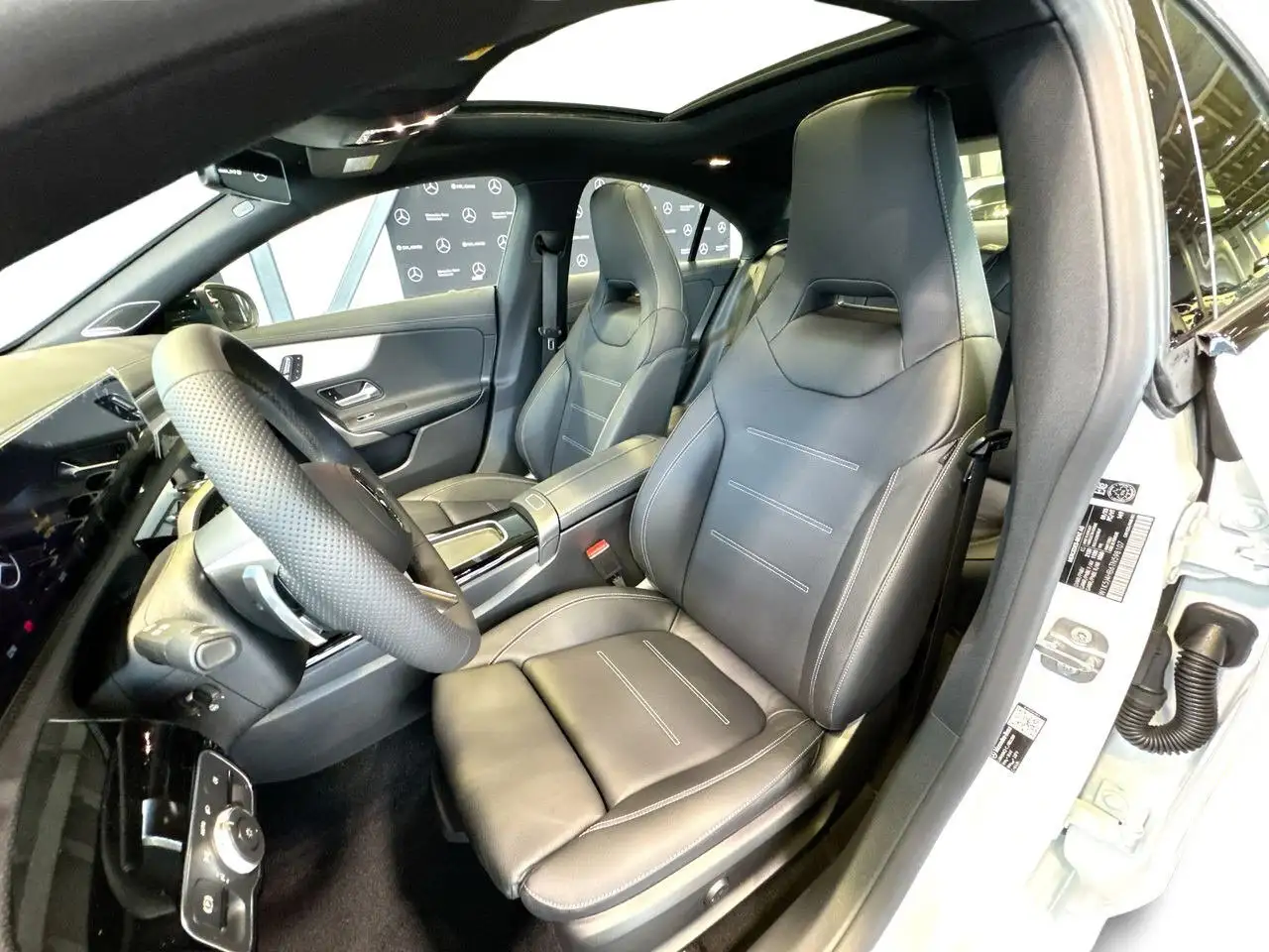 Mercedes-Benz CLA снимка Mercedes-Benz CLA