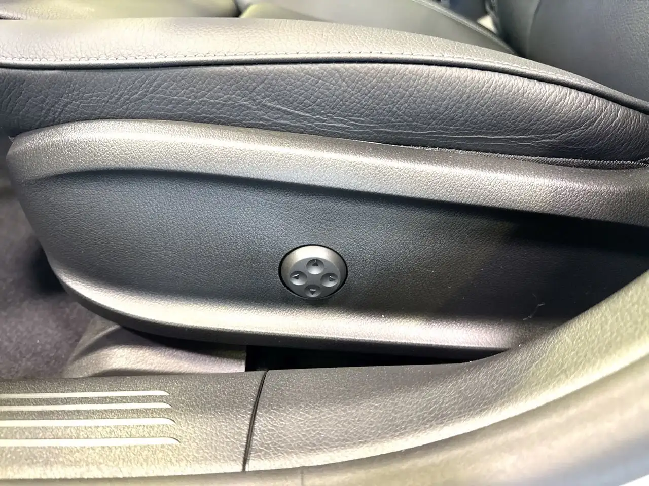 Mercedes-Benz CLA снимка Mercedes-Benz CLA