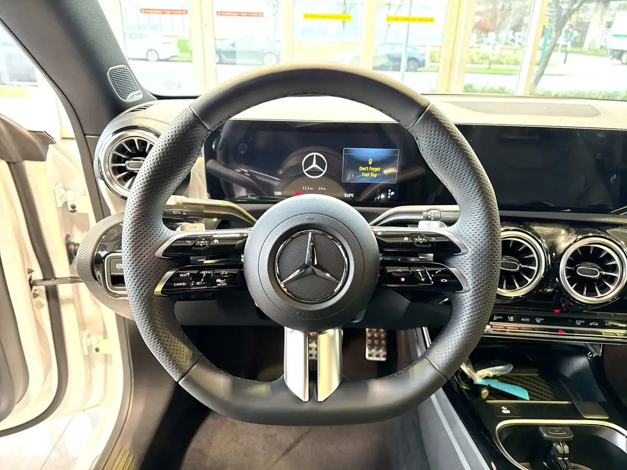 Mercedes-Benz CLA снимка Mercedes-Benz CLA
