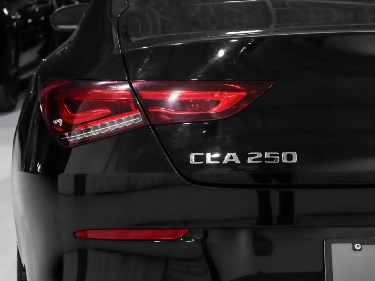 Mercedes-Benz CLA снимка Mercedes-Benz CLA
