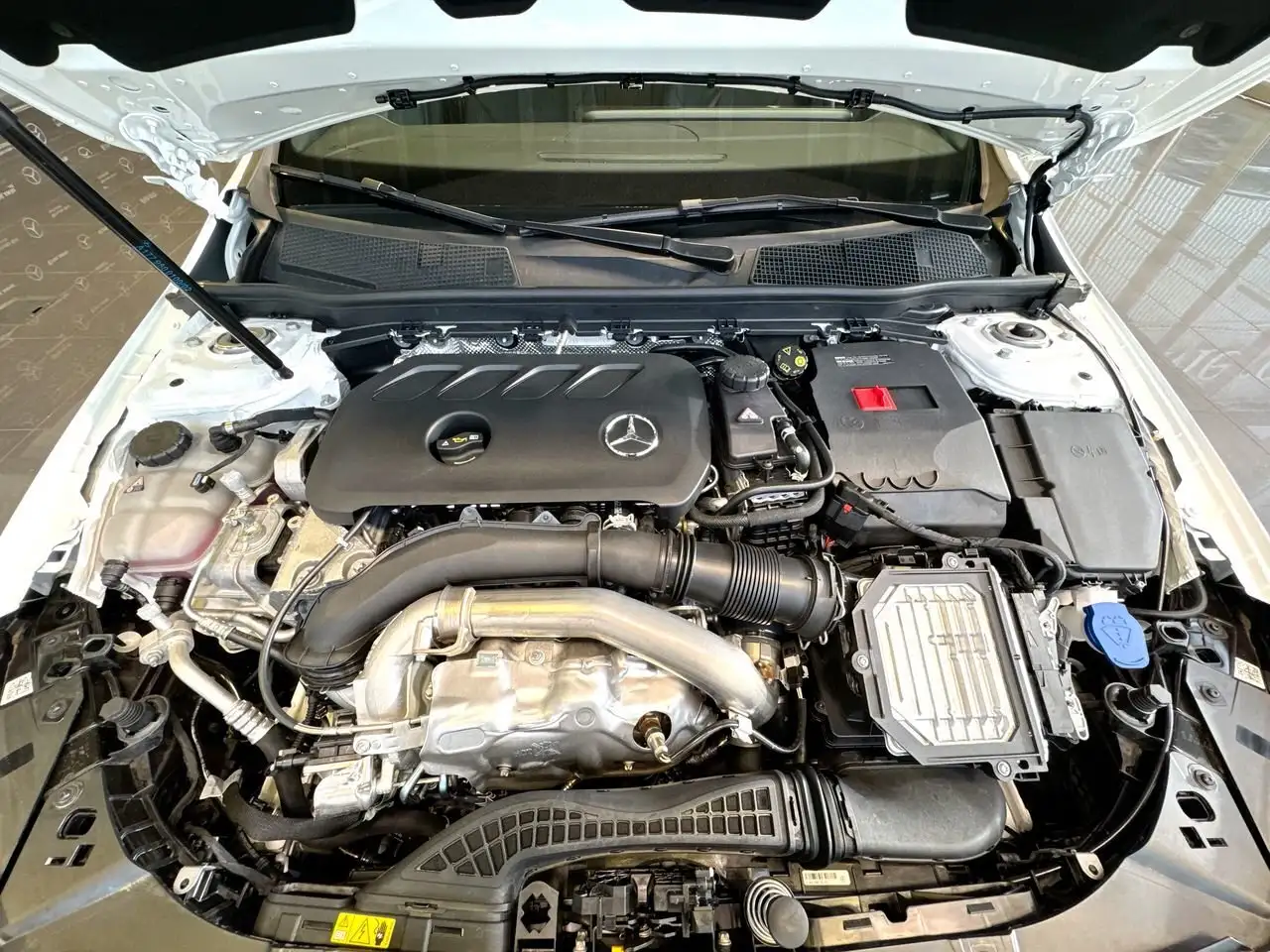 Mercedes-Benz CLA снимка Mercedes-Benz CLA